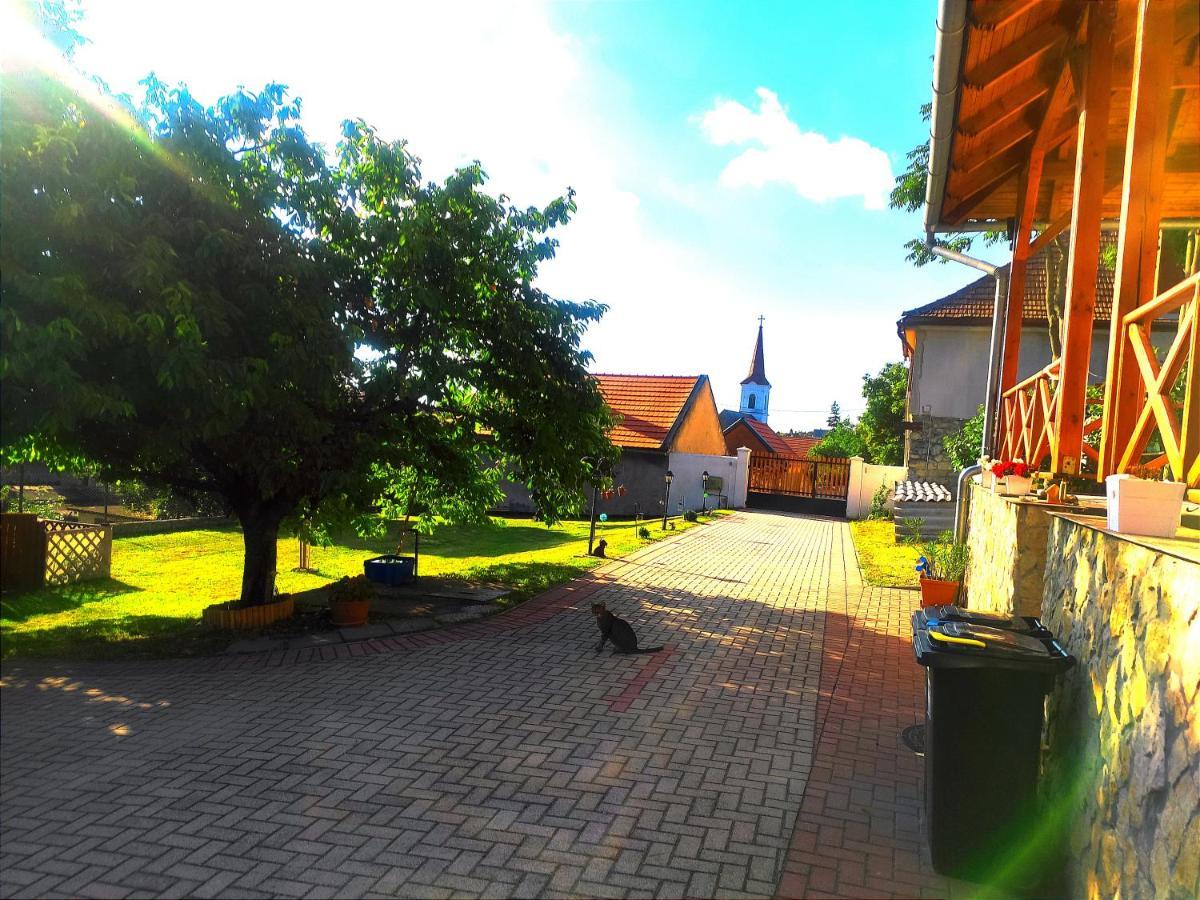 Szandra Vendégház Osku Extérieur photo